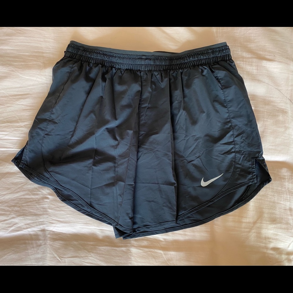 Black Nike Run Tempo Lux shorts black M